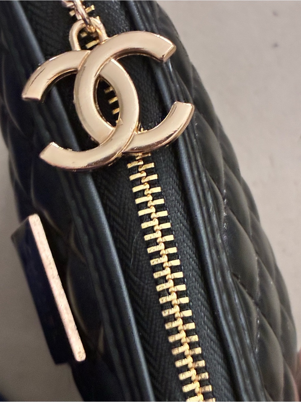 CHANEL Black Quilted Leather Cosmetic Pouch with Gold CC Charm GWP - Picture 8 of 8
